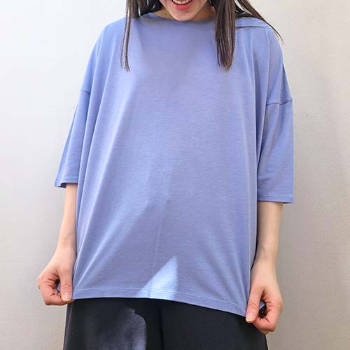 肩まわりや身幅にゆとりをもたせたシルエット、TAKEFUドロップショルダーTシャツ