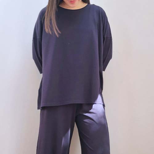 カジュアルなデザインのTAKEFUドロップショルダーTシャツ